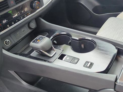 Used 2023 Nissan Rogue SV image 10