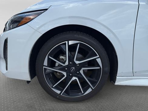 Used 2025 Nissan Sentra SR FWD image 9