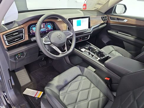 New 2026 Volkswagen Atlas SE FWD image 18