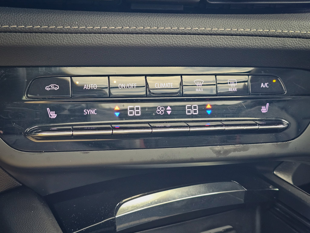 Used 2023 Buick Envision Essence w/ Sport Touring Package AWD/4WD image 27