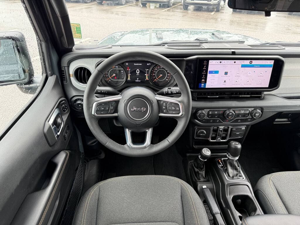 Used 2026 Jeep Wrangler Unlimited Sahara AWD/4WD image 13