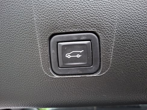Certified 2023 Chevrolet Traverse LT FWD image 31