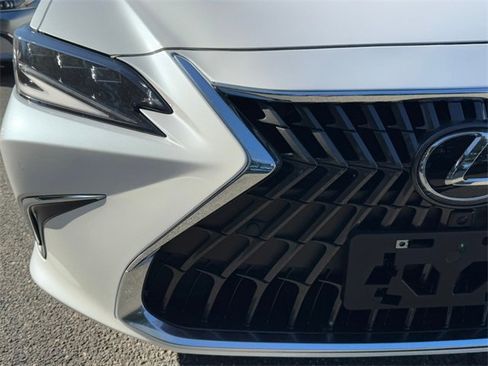 New 2025 Lexus ES 350 Ultra Luxury image 11