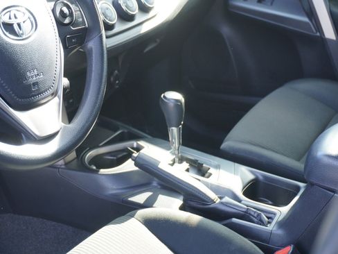 Used 2018 Toyota RAV4 LE image 19