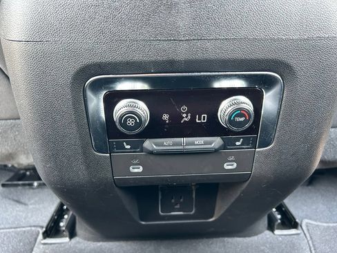 Used 2023 GMC Yukon XL SLT w/ SLT Premium Package RWD image 41