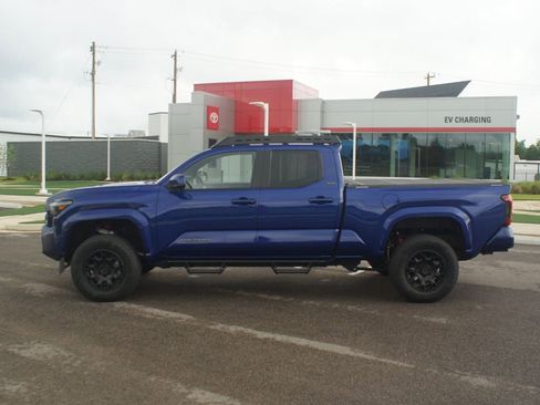 Used 2025 Toyota Tacoma SR5 AWD/4WD image 13