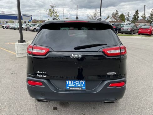 Used 2017 Jeep Cherokee Latitude w/ Cold Weather Group AWD/4WD image 6