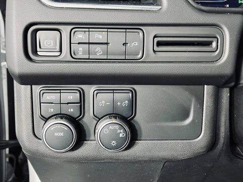 Used 2022 Chevrolet Suburban Premier image 20