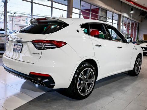 Used 2022 Maserati Levante Modena image 6
