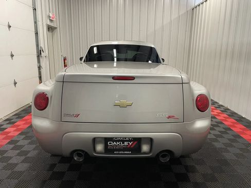 Used 2005 Chevrolet SSR w/ Preferred Equipment Group RWD image 7