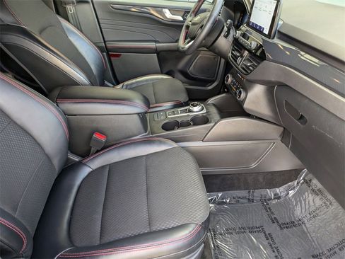 Used 2025 Ford Escape ST-Line image 30