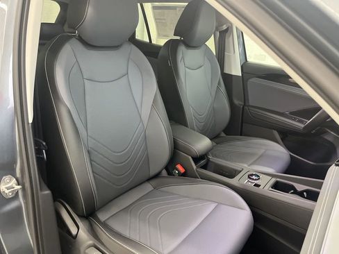 New 2026 Volkswagen Tiguan SE AWD/4WD image 38