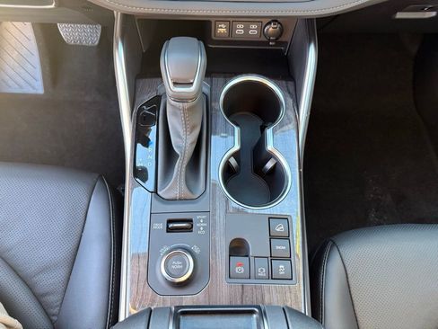 Used 2026 Toyota Highlander Platinum image 18