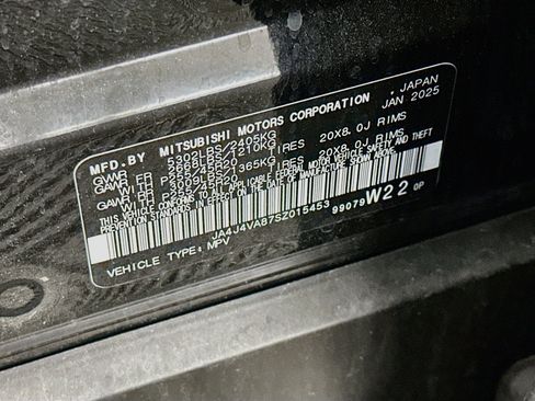 Used 2025 Mitsubishi Outlander SE AWD/4WD image 12