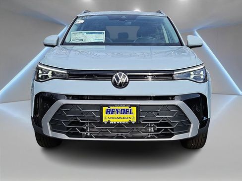 New 2026 Volkswagen Taos SE AWD/4WD image 2