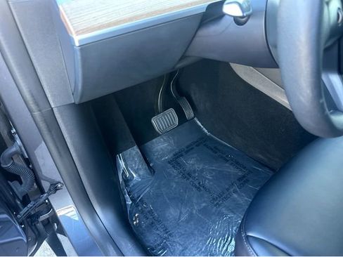 Used 2023 Tesla Model Y Long Range image 34