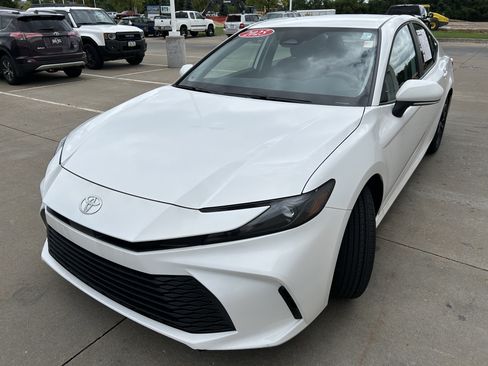 Used 2025 Toyota Camry LE FWD image 3