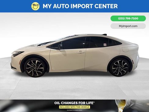 Used 2025 Toyota Prius XSE Premium w/ Limited Premium Package image 4