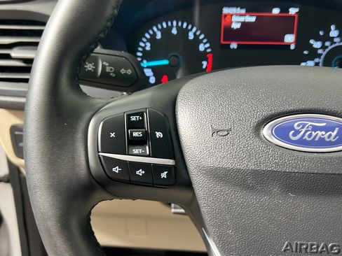 Used 2022 Ford Escape SE w/ SE Sport Appearance Package FWD image 18