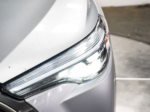Certified 2025 Toyota Corolla Cross XLE FWD image 8