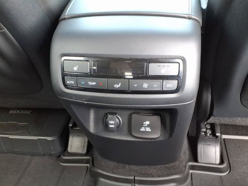 Used 2022 Hyundai Palisade SEL w/ Premium Package FWD image 17