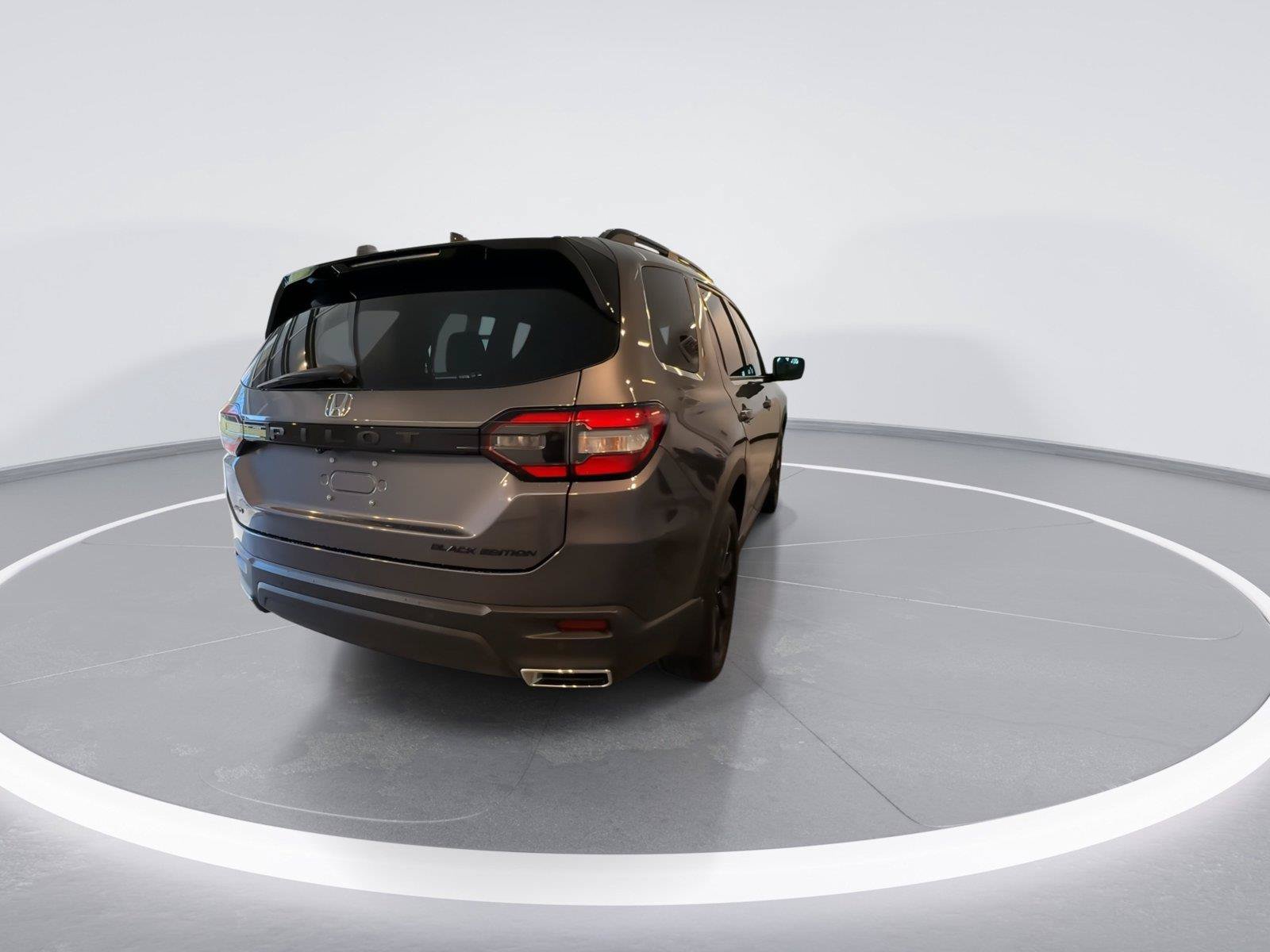 Used 2025 Honda Pilot Black Edition image 7