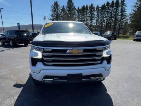 Used 2024 Chevrolet Silverado 1500 High Country w/ High Country Premium Package AWD/4WD image 3