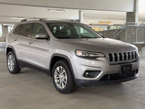 Used 2019 Jeep Cherokee Latitude Plus w/ Comfort/Convenience Group AWD/4WD image 3