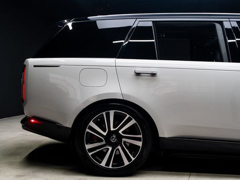 Used 2023 Land Rover Range Rover SV AWD/4WD image 17