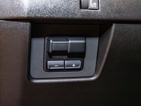 Used 2026 GMC Canyon AT4 w/ Technology Plus Package AWD/4WD image 17