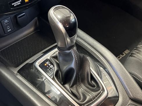 Used 2017 Nissan Rogue S FWD image 23