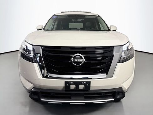 Used 2024 Nissan Pathfinder Platinum AWD/4WD image 2