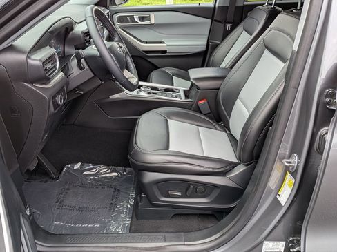 Used 2024 Ford Explorer XLT w/ Equipment Group 202A AWD/4WD image 10