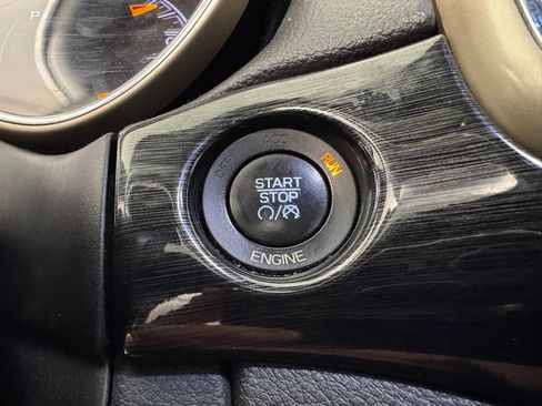 Used 2016 Jeep Grand Cherokee Laredo 75th Anniversary AWD/4WD image 17
