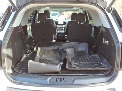 Used 2021 Ford Explorer XLT w/ Equipment Group 202A image 10