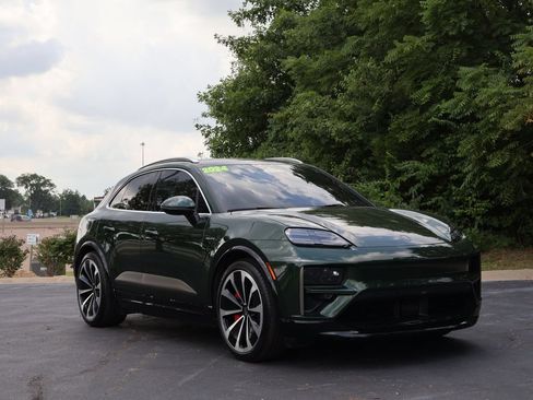 Certified 2024 Porsche Macan Turbo Electric AWD/4WD image 11