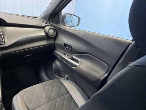 Used 2018 Nissan Kicks S image 25