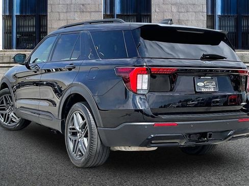 Certified 2025 Ford Explorer ST-Line w/ ST-Line Street Pack AWD/4WD image 10