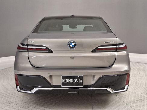 Certified 2023 BMW i7 xDrive60 AWD/4WD image 8