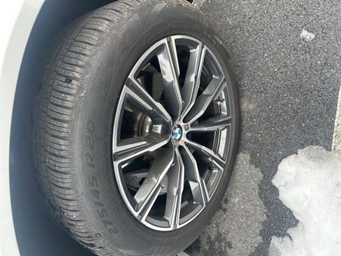 Used 2026 BMW X5 xDrive50e image 5