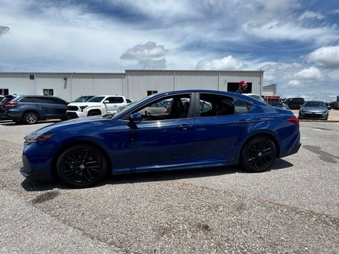 Used 2025 Toyota Camry SE FWD image 3