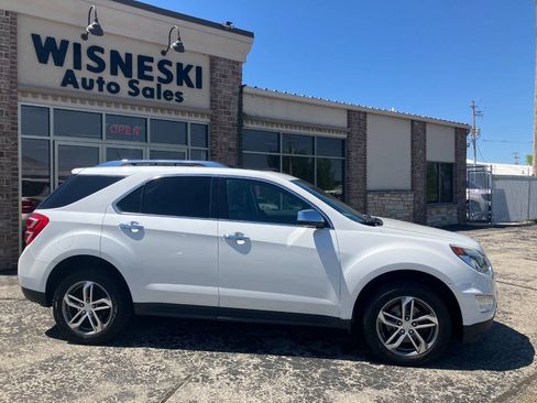 Used 2017 Chevrolet Equinox Premier w/ Enhanced Convenience Package AWD/4WD image 2