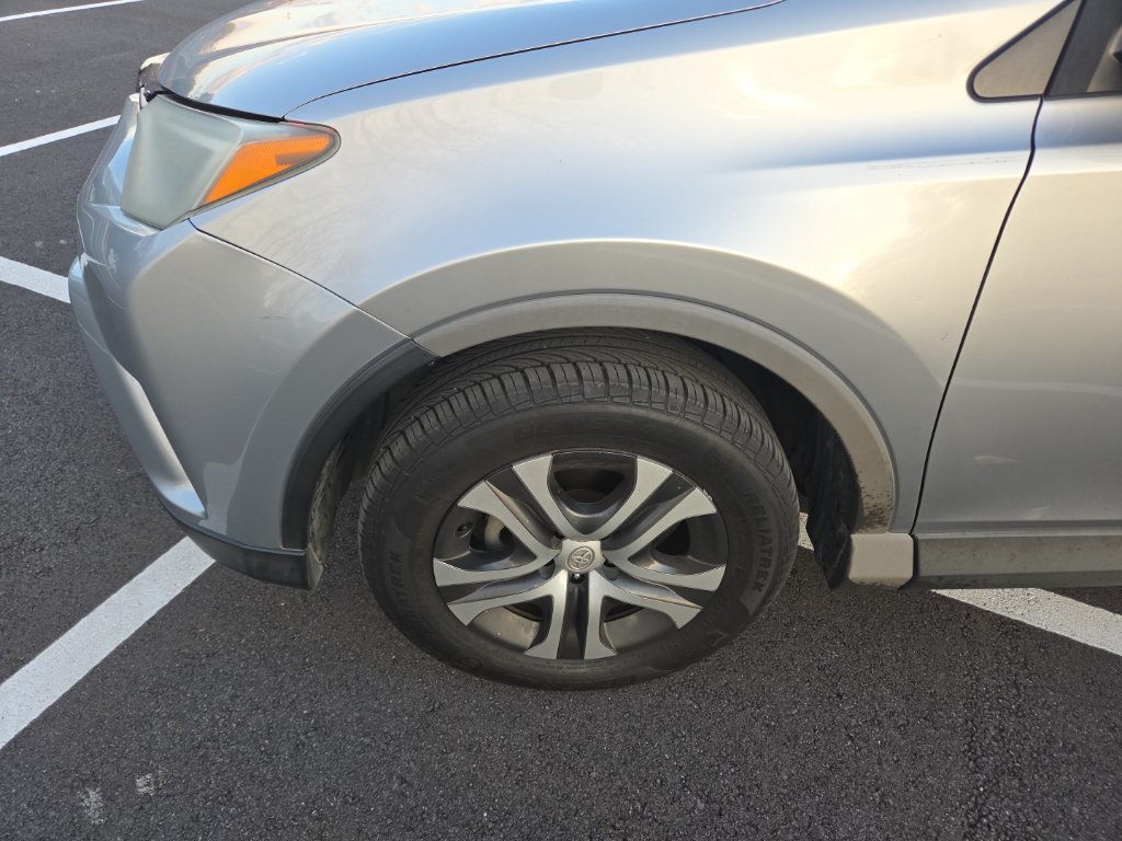 Used 2016 Toyota RAV4 LE AWD/4WD image 7