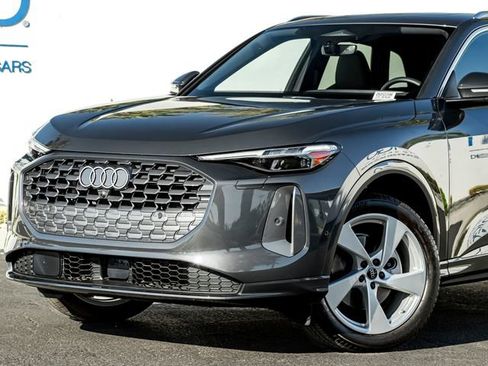 Certified 2025 Audi Q5 Premium Plus w/ Premium Plus AWD/4WD image 2