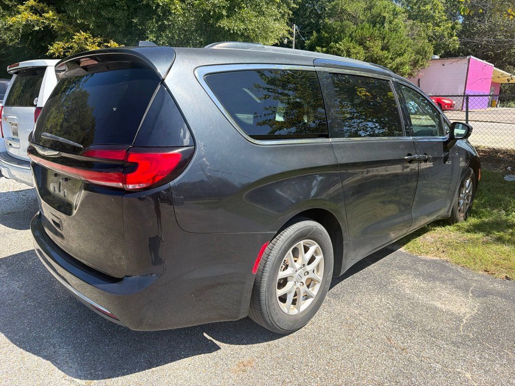 Used 2022 Chrysler Pacifica Touring-L FWD image 3