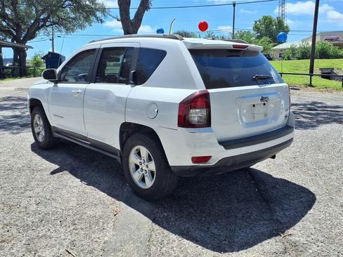 Used 2016 Jeep Compass Latitude FWD image 5