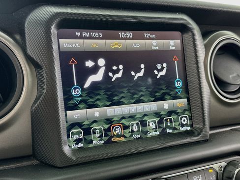 Used 2023 Jeep Gladiator Sport AWD/4WD image 16