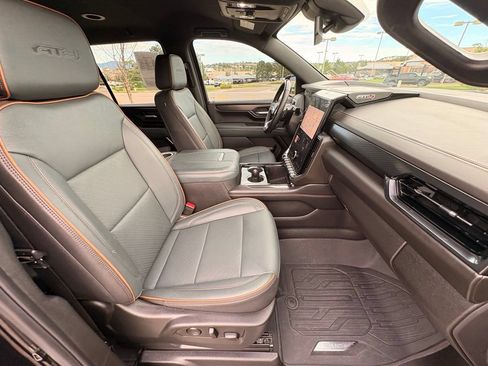 Used 2025 GMC Yukon AT4 AWD/4WD image 35