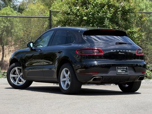 Certified 2017 Porsche Macan AWD/4WD image 3