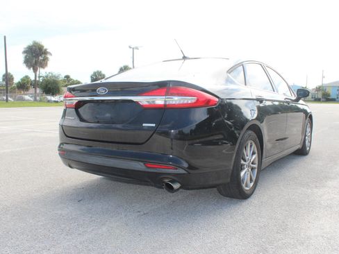 Used 2017 Ford Fusion SE FWD image 26